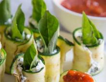Zucchini rolls with curd filling